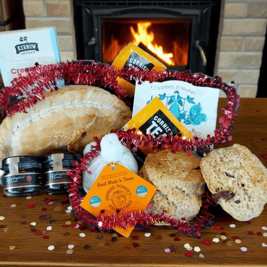 Christmas proper job for one, with our delicious Christmas cream tea, Christmas pasty, cream tea chocolate bar and a Christmas pud. Christmas gift hamper