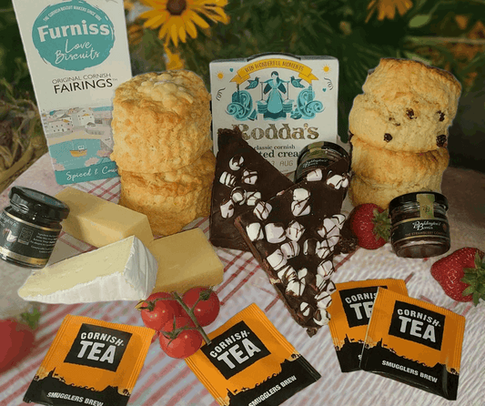 Cornish afternoon tea, the perfect way to spend your afternoon. 
Cornish gift box. Cream tea in a box