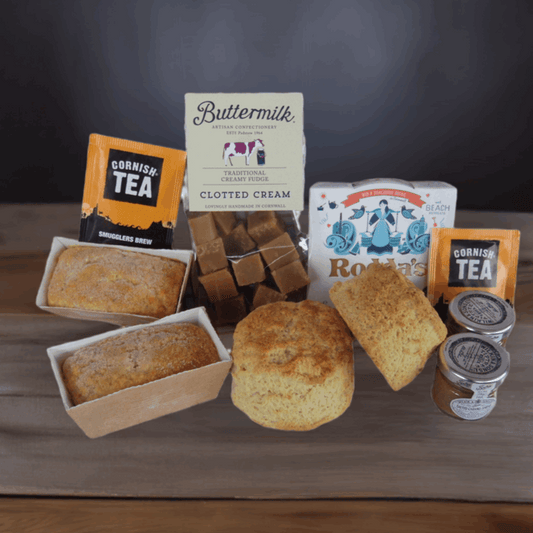 Banoffee gift box -Clotted cream fudge, mini banana bread and a banoffee cream tea by post.