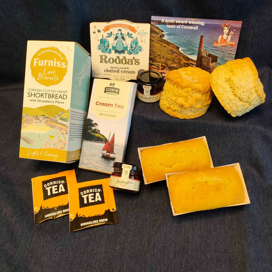Our traditional plain gift box comes with mini madeira loaf cakes, a cream tea chocolate bar, a box of clotted cream shortbread and a cream tea with our delicious Cornish scones.